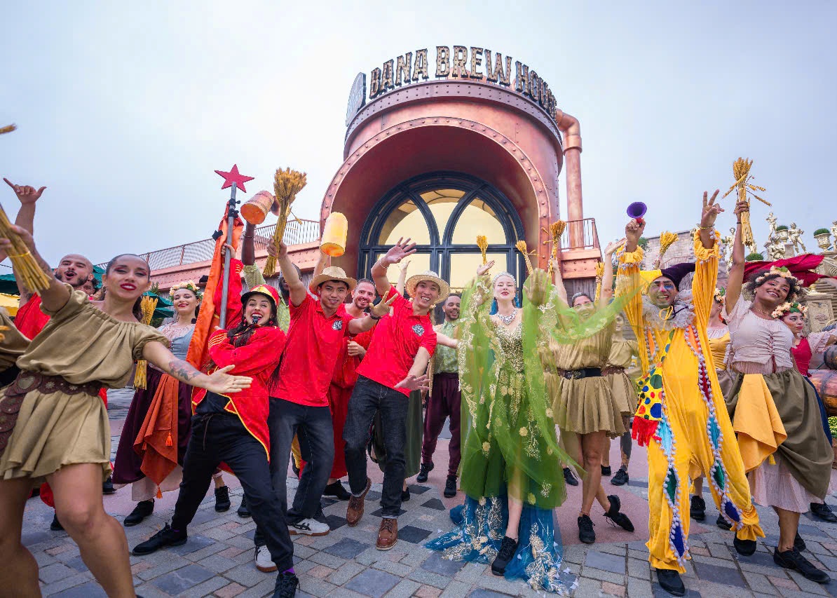 Trong dịp DIFF 2025, du khách sẽ được hòa mình vào những lễ hội hoa đầy màu sắc tại Sun World Ba Na Hills