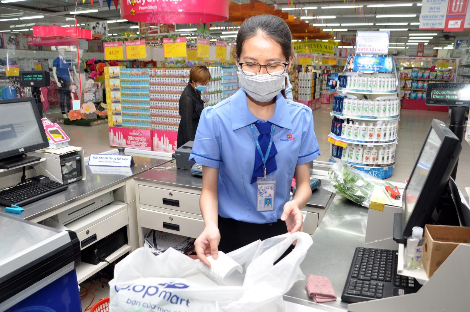 Việc triển khai hóa đơn điện tử (HDĐT) khởi tạo từ máy tính tiền vừa tạo thuận lợi cho doanh nghiệp, hộ kinh doanh, người tiêu dùng 