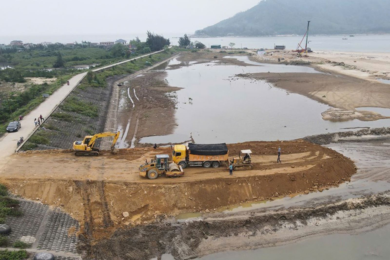 Tập trung các giải pháp đẩy nhanh tiến độ các dự án đầu tư công trên địa bàn tỉnh Hà Tĩnh.