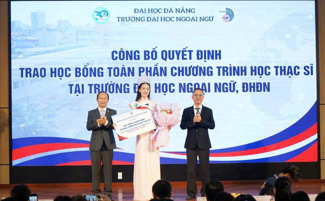 Đại học Ngoại ngữ Đà Nẵng trao học bổng toàn phần chương trình học Thạc sĩ tại trường Đại học Ngoại ngữ cho Hoa hậu quốc tế 2024 Huỳnh Thị Thanh Thuỷ