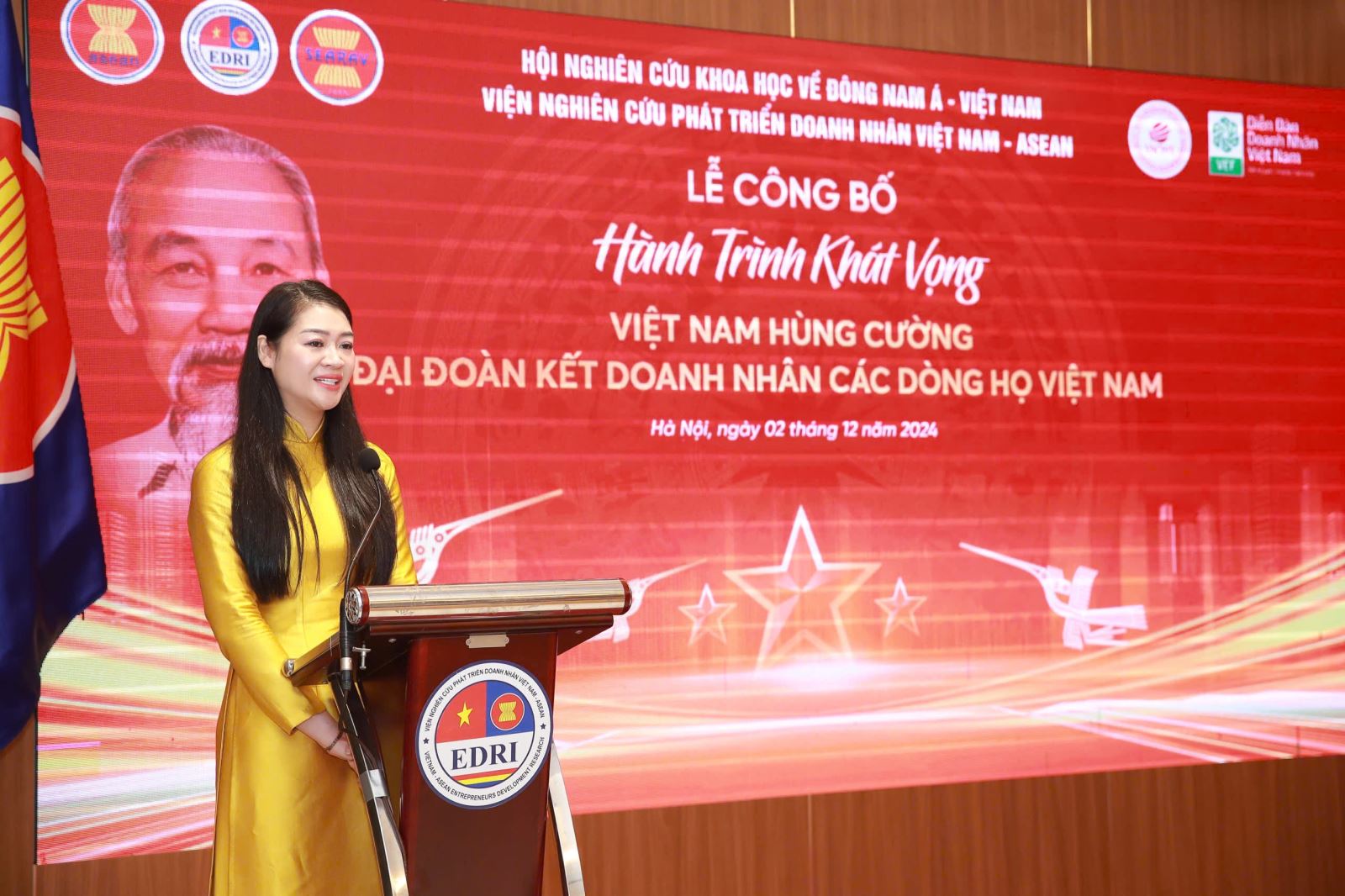 Bà Lê Thị Huyền Trang giới thiệu về Viện và hành trình khát vọng Việt Nam hùng cường