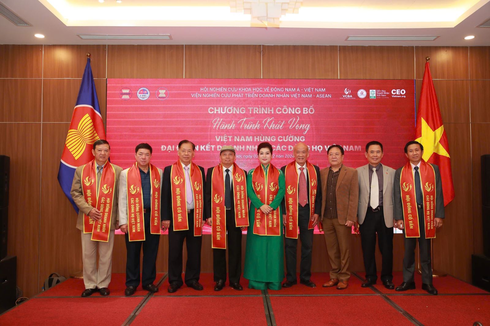 Hội đồng cố vấn Hội đồng doanh nhân các dòng họ Việt Nam thực hiện nghi lễ  khởi động hành trình giai đoạn 2