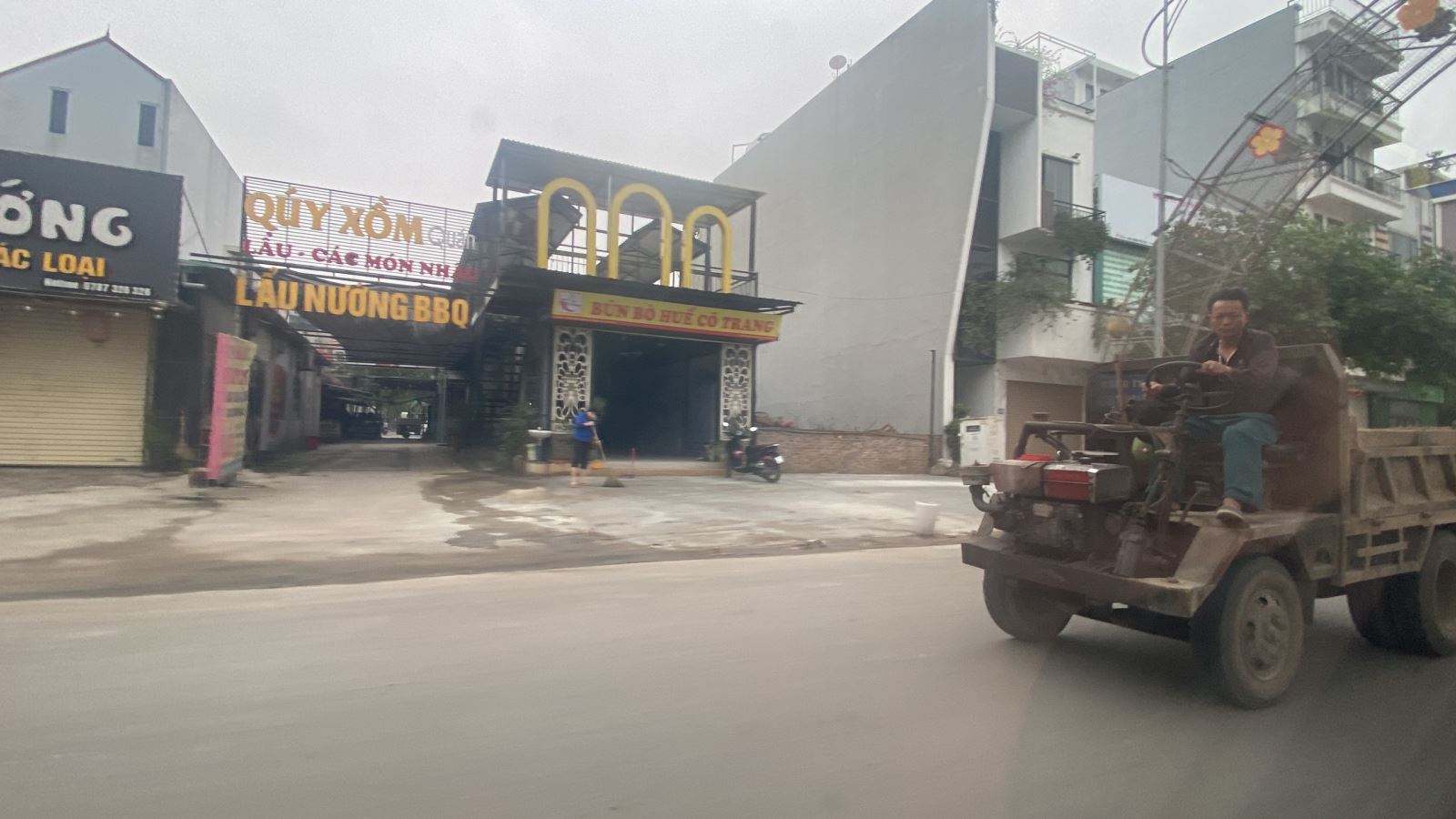 Các xe tự chế hoành hành bất chấp quy định cấm lưu thông