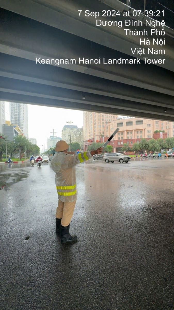 Phòng Cảnh sát giao thông – CATP Hà Nội yêu cầu các đơn vị sẵn sàng các phương án phòng, chống thiên tai theo phương châm “4 tại chỗ”