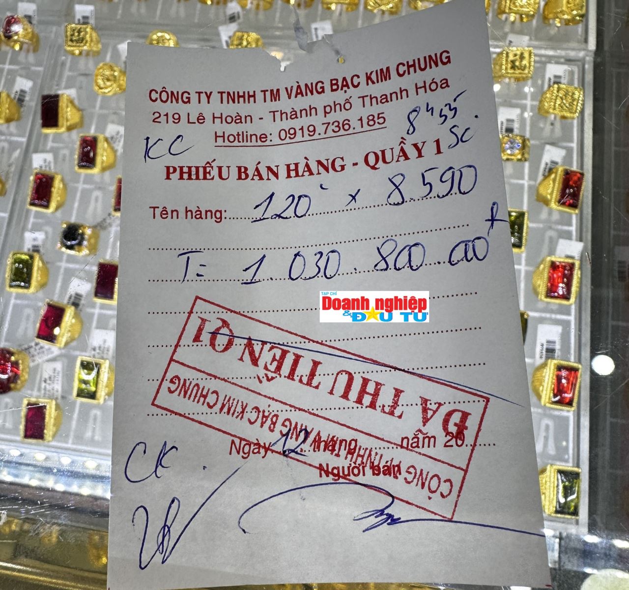 tại phiếu 120c SJC – SAI GON JEWELRY COMPANY (12 lượng) được bán với giá 8.590.000 VNĐ/1 chỉ thành tiền 1.030.800.000 VNĐ. 