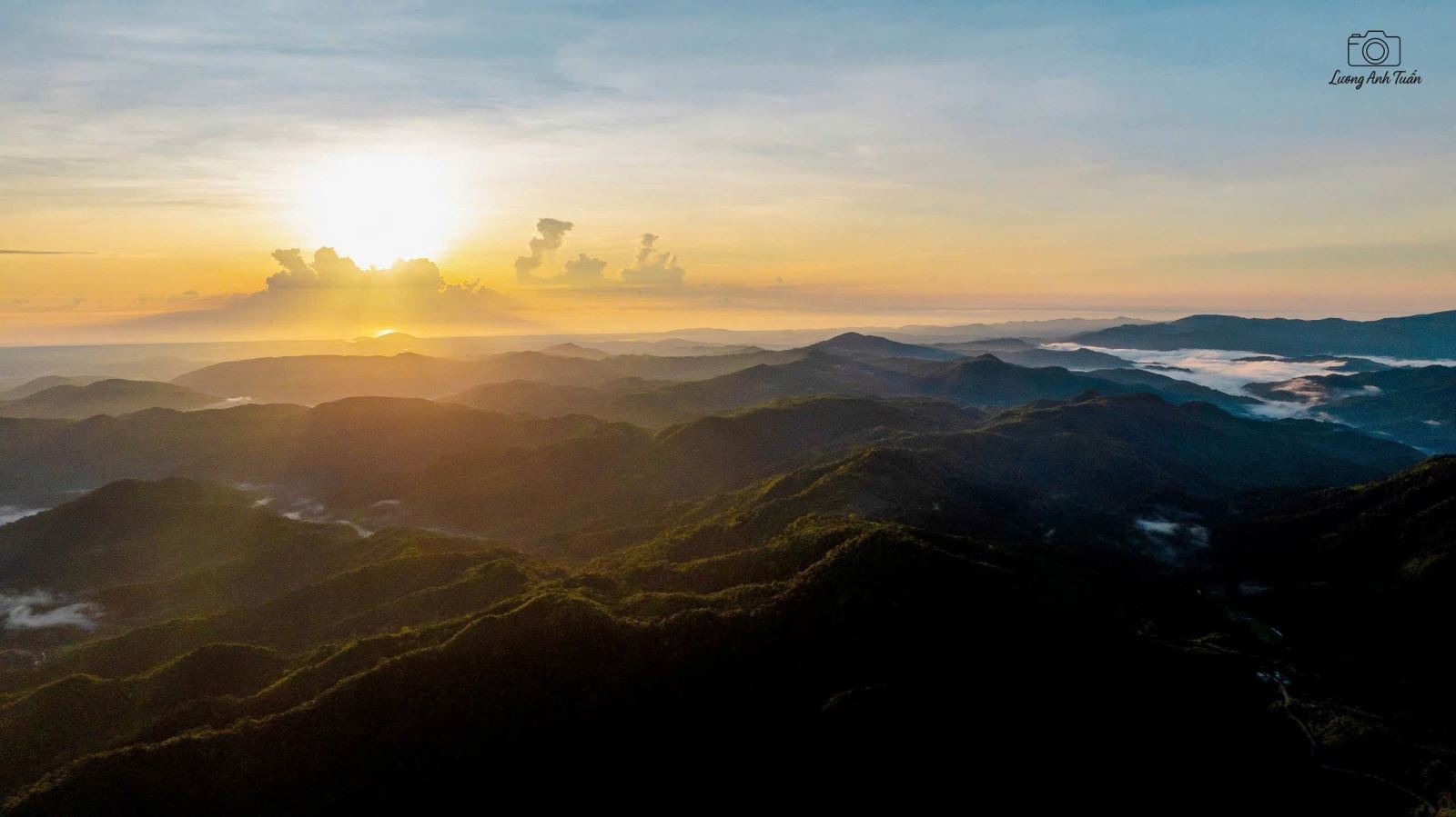 Nằm ở độ cao gần 700m so với mực nước biển, thảo nguyên Bùi Hui như nàng công chúa xinh đẹp đang cựa mình thức giấc v