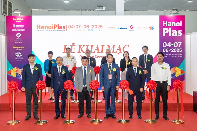 Các Đại biểu tại lễ khai mạc triển lãm