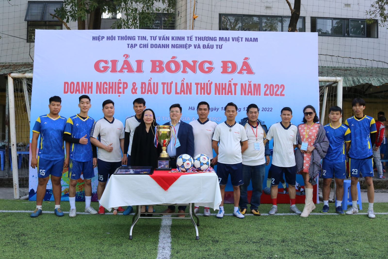 FC Doanh nghiệp & Đầu tư, đội bóng được thành lập bởi 100% các cầu thủ là các phóng viên, nhà báo