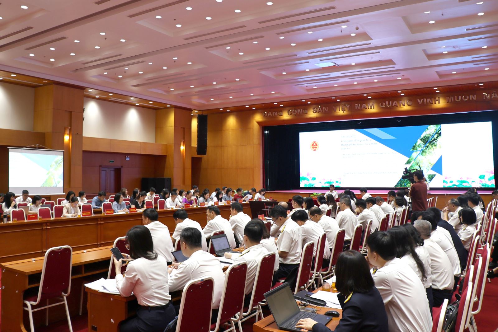 Quang cảnh hội thảo lấy ý kiến về phương án  cắt giảm, đơn giản hóa thủ tục hành chính thuế