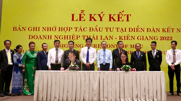 Hình ảnh doanh nghiệp của Kiên Giang và doanh nghiệp kiều bào tại Thái Lan ký kết bản ghi nhớ thỏa thuận hợp tác tại Diễn đàn