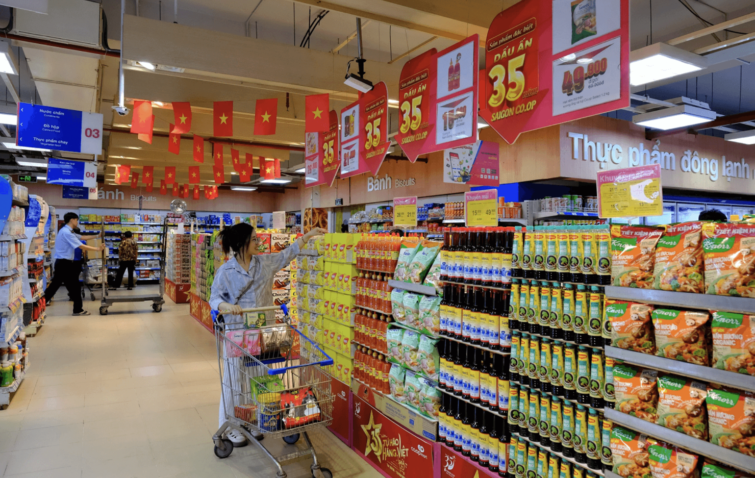 Việt Nam đã chứng minh hiệu quả điều hành vĩ mô khi thành công kết hợp giữa kiểm soát giá cả và duy trì đà tăng trưởng GDP ở mức cao