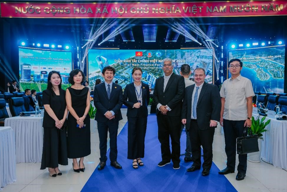 Lãnh đạo Meey Group và Apex Group tại Tuần lễ Tài chính và Công nghệ Đà Nẵng 2025. Ảnh: Meey Group