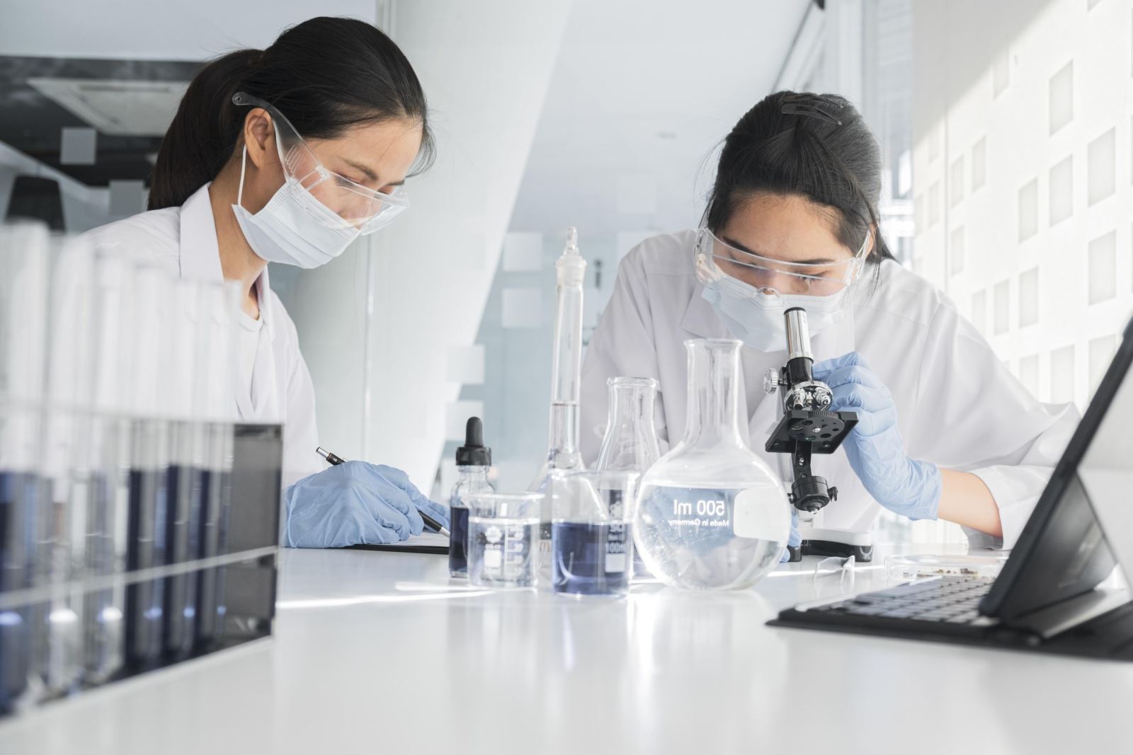 Dự thảo Luật Khoa học, công nghệ và đổi mới sáng tạo của Chính phủ được xây dựng và ban hành nhằm tạo hành lang pháp lý để khoa học, công nghệ và đổi mới sáng tạo 