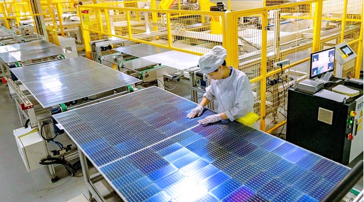 Nhà máy sản xuất tấm pin năng lượng mặt trời AD Green của Dệt sợi Damsan (tại cụm công nghiệp An Ninh, Tiền Hải)/ Ảnh Sở Công thương Thái Bình