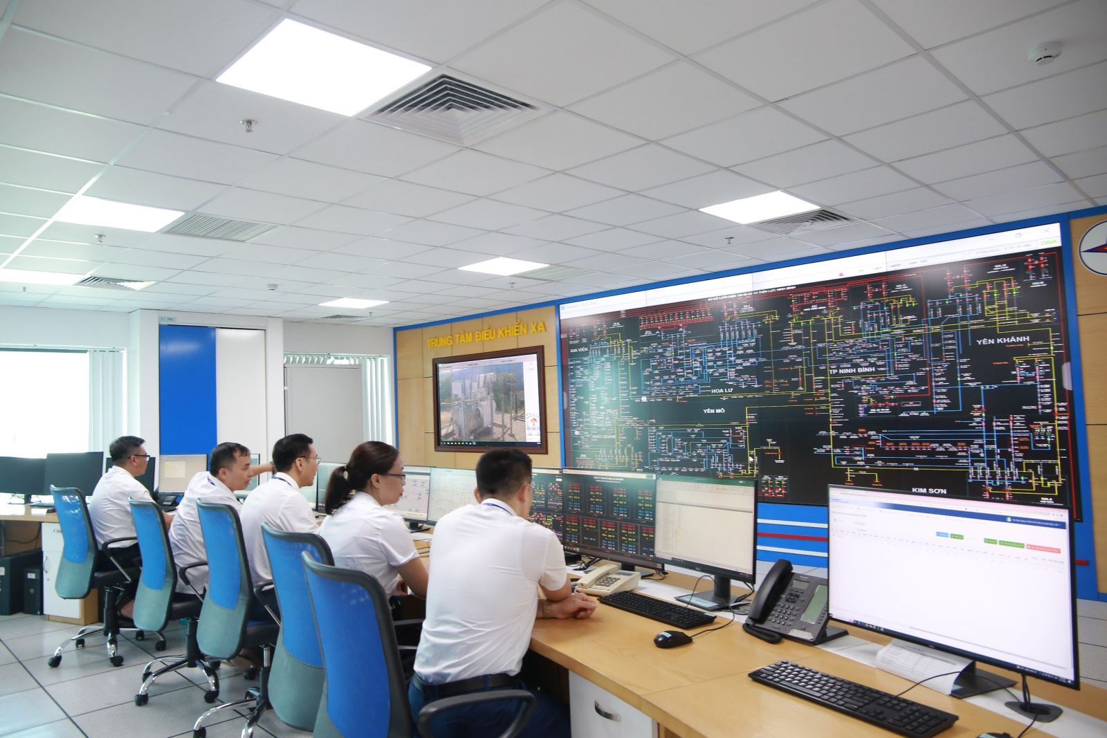 Tập trung cao độ điều hành lưới điện tại Phòng Điều độ - Công ty Điện lực Ninh Bình
