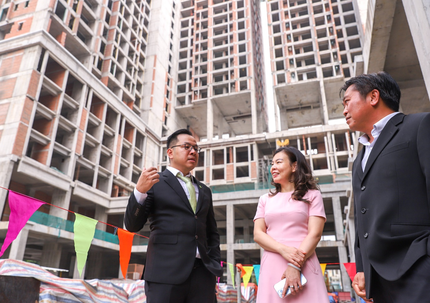 Sau Lễ ký kết, đại diện chủ đầu tư cùng đối tác TPBank và Ricons tham quan dự án  và căn hộ mẫu thực tế