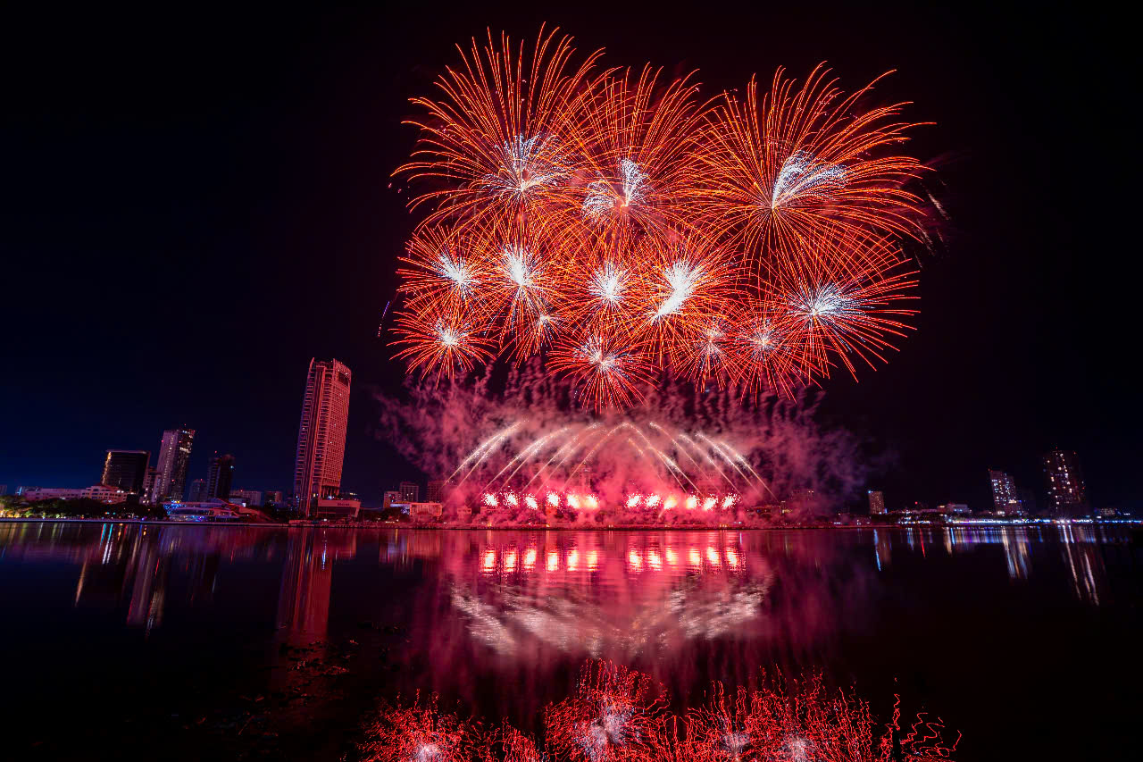 Màn trình diễn pháo hoa của đội Phần Lan 