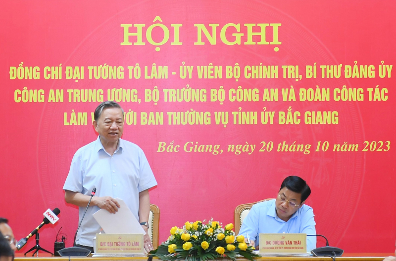 Ủy viên Bộ Chính trị, Bộ trưởng Bộ Công an phát biểu kết luận tại hội nghị (ảnh Báo CAND).