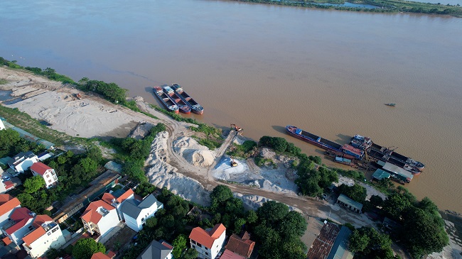 Điểm trung chuyển cát sỏi Thanh Hiền trên địa bàn xã Hải Bối.