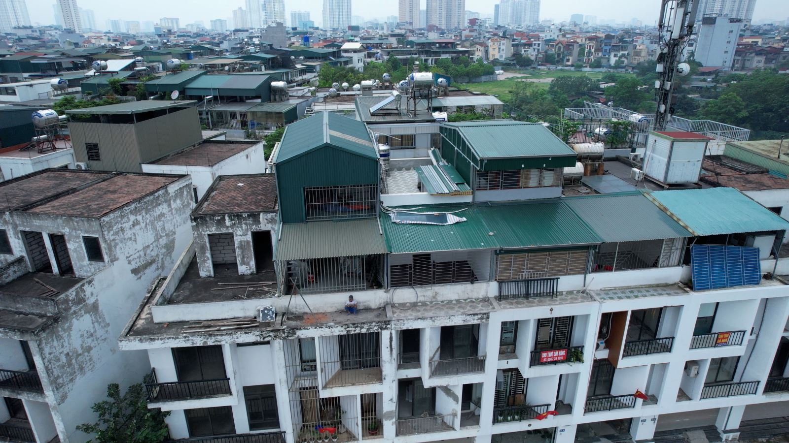 Hàng trăm căn biệt thự liền kề tại KĐT mới Ao Sào được cơi nới thêm tầng, xây dựng thêm chuồng cọp.
