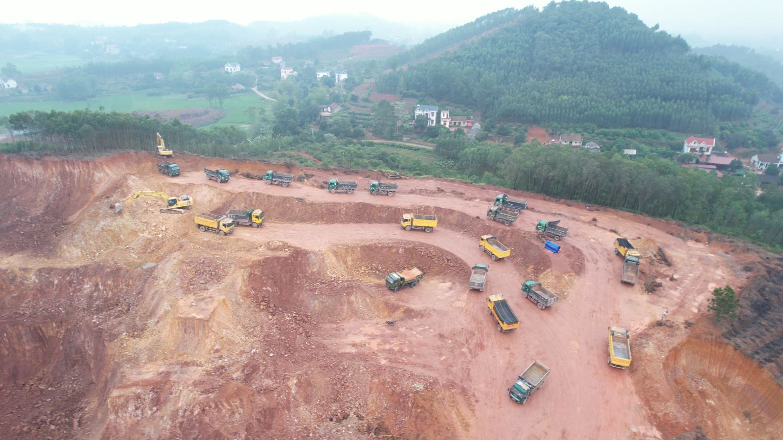 Mỏ đất tại xã Liên Chung, huyện Việt Yên của Công ty Hoàng Anh Đạt.