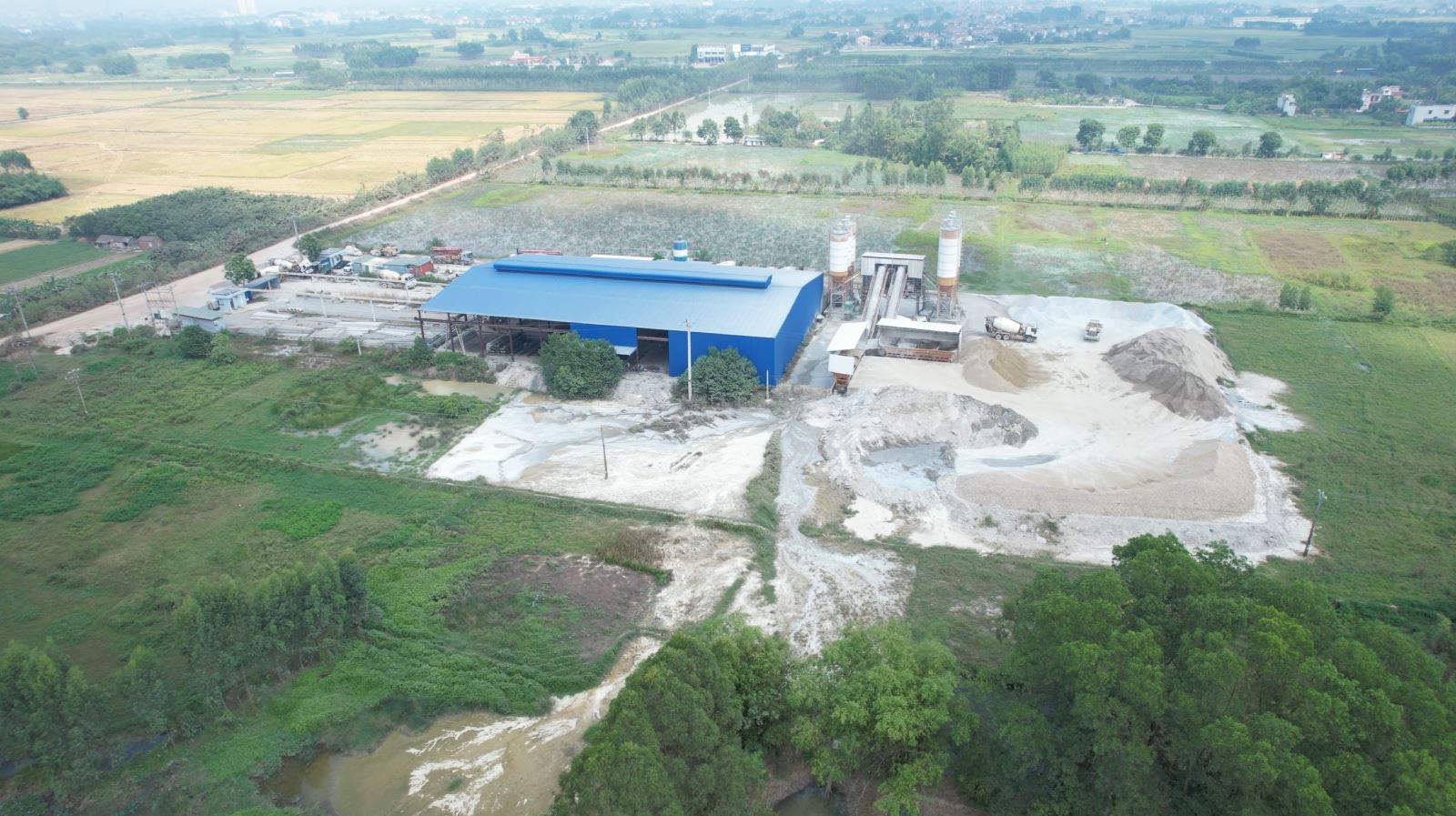 Hoạt động sản xuất bê tông thương phẩm trên địa bàn tỉnh Bắc Giang.