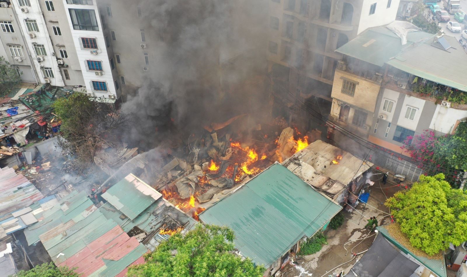 Rất may vụ cháy không gây thiệt hại về người.