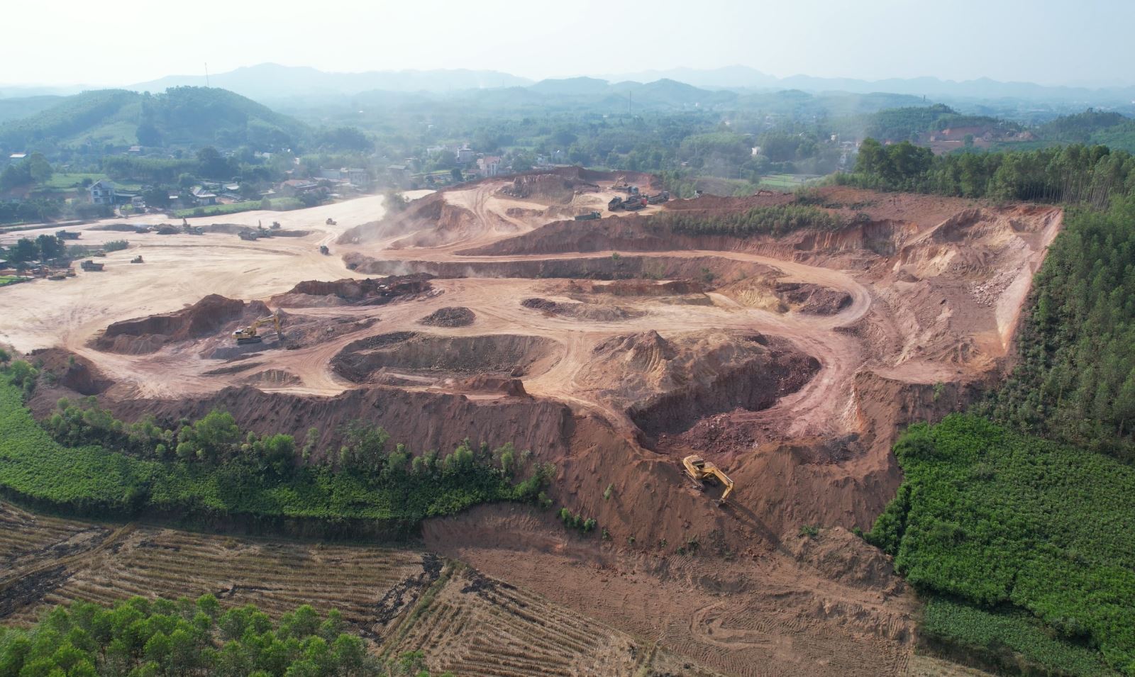 Đến nay việc tận thu khoáng sản đã sắp hoàn thành.