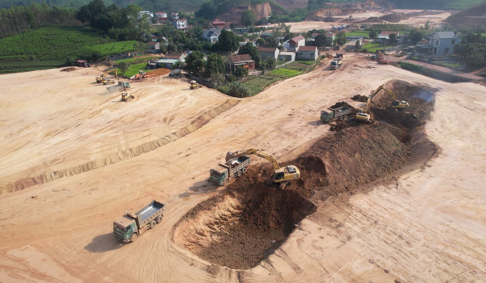 Hoạt động tận thu khoáng sản tại khu tái định cư xã Hồ Sơn, huyện Hữu Lũng.