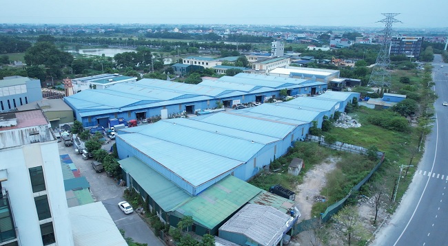 Một dãy nhà đang được chào hàng với mức giá 73.000 đồng/m2/tháng.