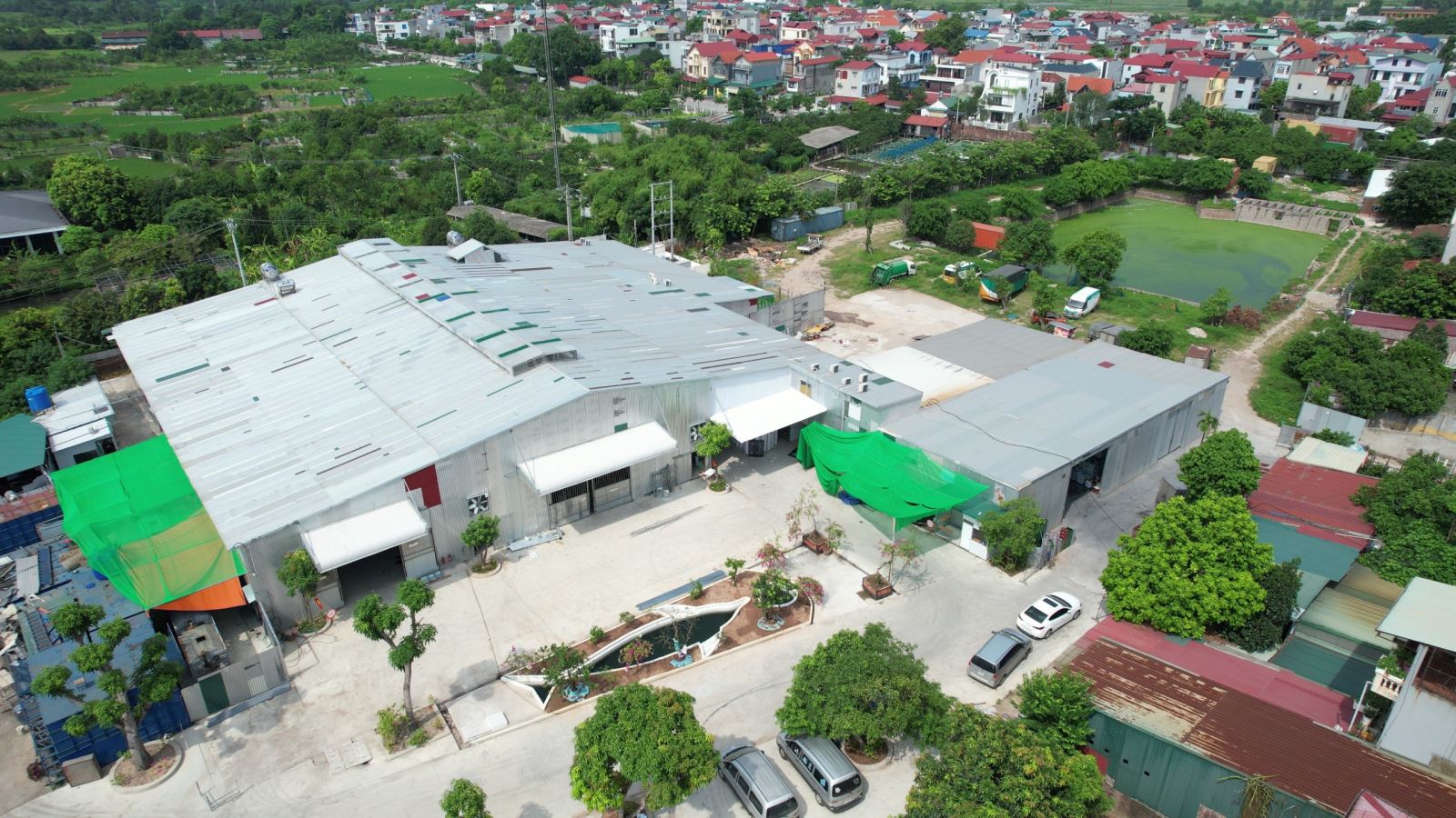 Thực trạng khu Ao Nổ, xã Cổ Loa đã biến tướng thành các nhà xưởng.