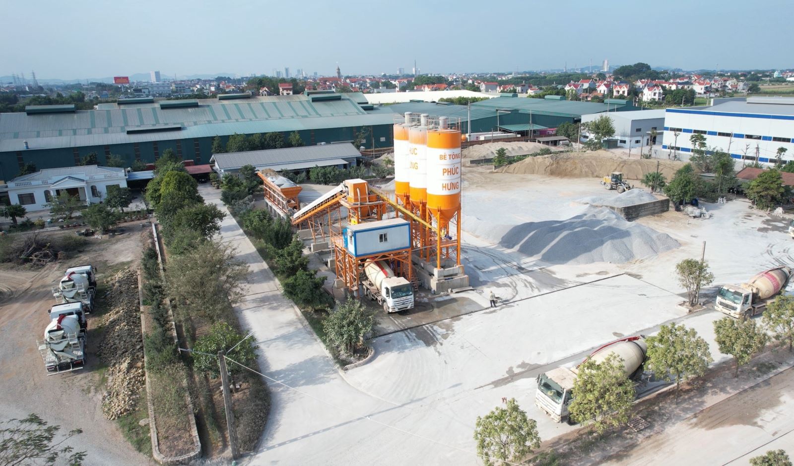 Trạm trộn bê tông Phúc Hưng tại xã Tân Dĩnh, huyện Lạng Giang.