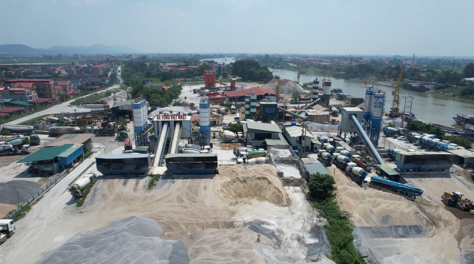 Hoạt động sản xuất của trạm trộn bê tông rất dễ làm ảnh hưởng tới môi trường.