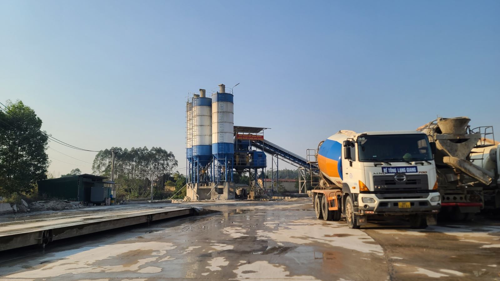 Phía trạm trộn bê tông Lạng Giang chưa cung cấp thông tin cho phóng viên.