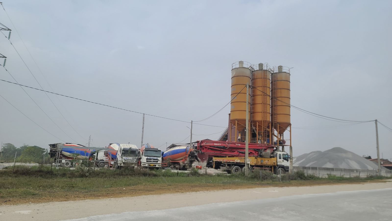 Trạm trộn bê tông trái phép của Công ty Bến Thủy.