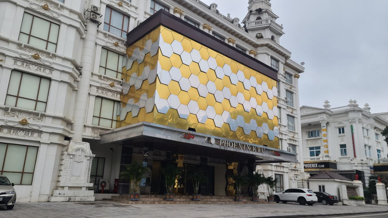 Khách sạn Phượng Hoàng, phố Phúc Sơn, phường Vũ Ninh, thành phố Bắc Ninh, tỉnh Bắc Ninh - Nơi ban đầu các nhà đầu tư góp vốn vào Liên doanh Phượng Hoàng.