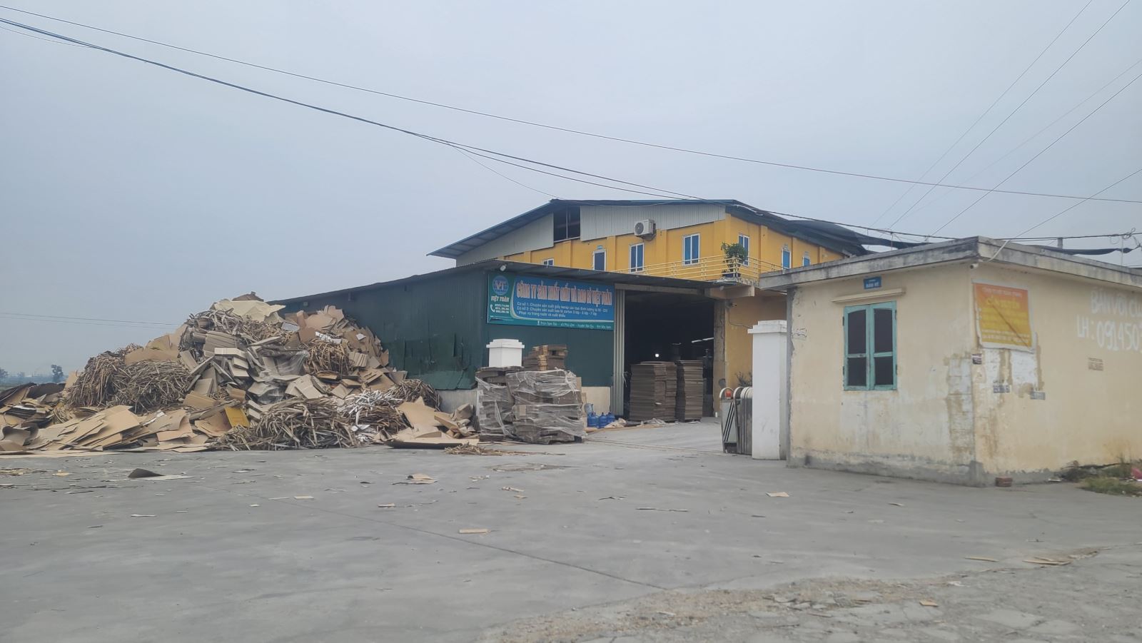 Xưởng sản xuất giấy tại Phú Lâm, huyện Tiên Du, tỉnh Bắc Ninh.