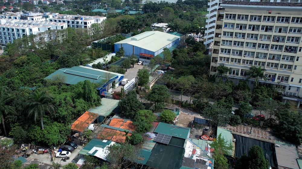 Một số công trình quây, lợp mái tôn tại khu vực đường Trần Vỹ.