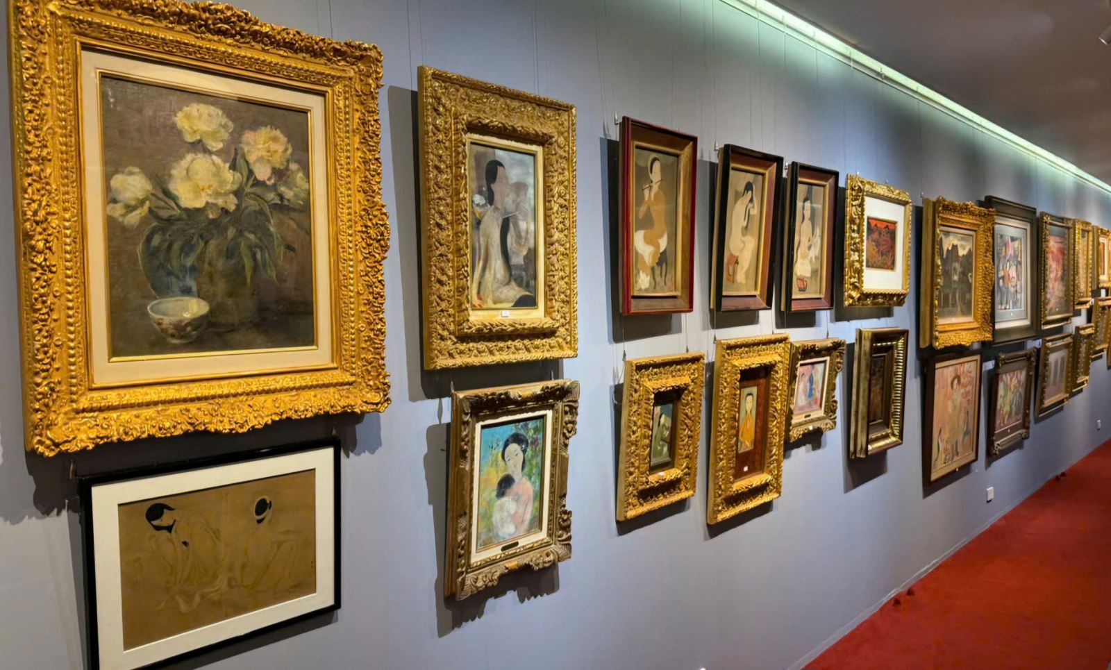 Phiên đấu giá đã được sự quan tâm của nhiều nhà sưu tầm và giới họa sĩ.