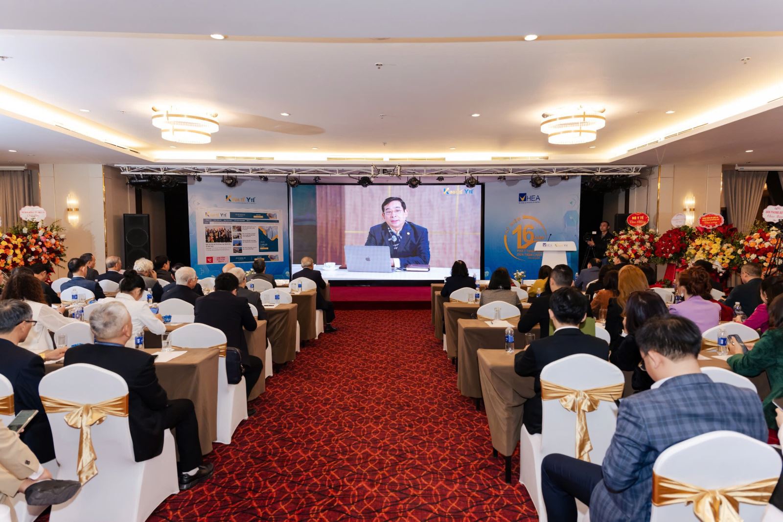 Toản cảnh Lễ kỷ niệm 16 năm thành lập và ra mắt trang thông tin tổng hợp của Hội kinh tế y tế Việt Nam.