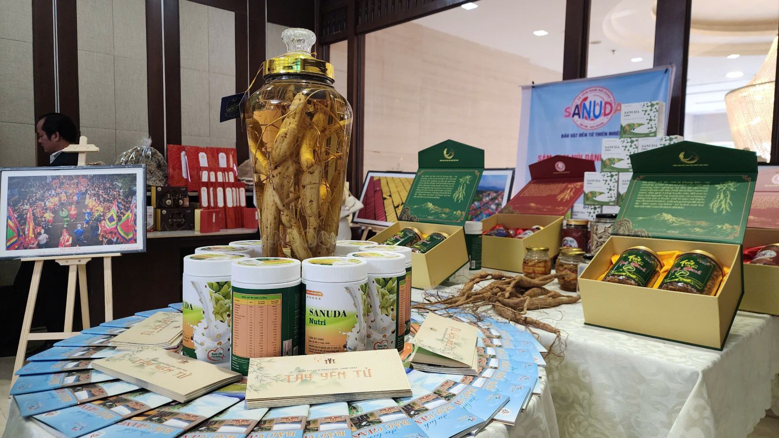 Phát triển du lịch cộng đồng gắn với vùng cây ăn quả, làng nghề truyền thống và sản phẩm nông nghiệp.