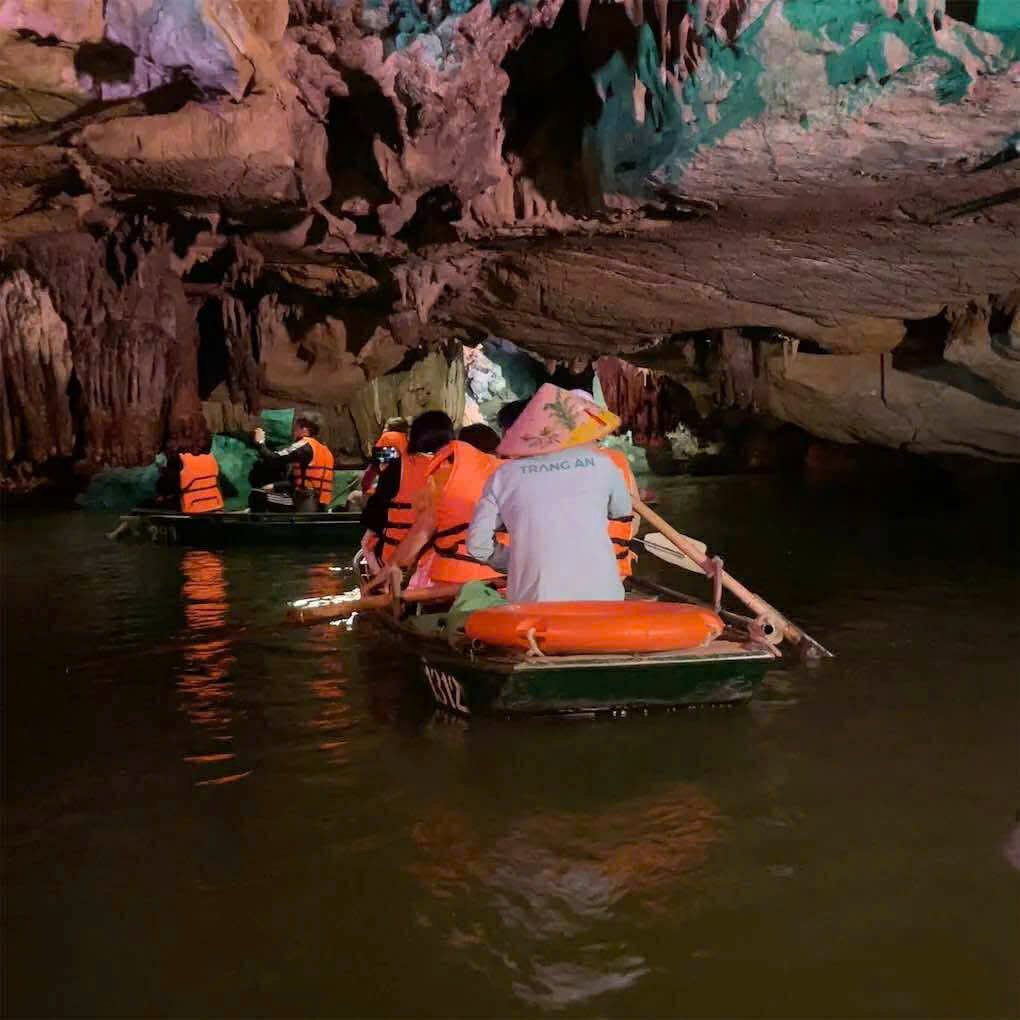 Hệ thống hang động tại Tràng An vô cùng đa dạng.