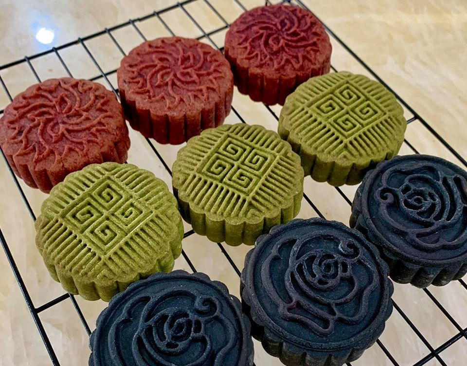 Bánh trung thu tinh than tre, cua huỳnh đế tràn chợ mạng, đủ mức giá