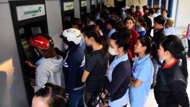 Phí rút tiền ATM, chuyển khoản các ngân hàng hiện nay ra sao?