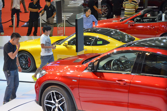 Giá xe xuống đáy, dân buôn ô tô kêu trời vì hàng tồn kho