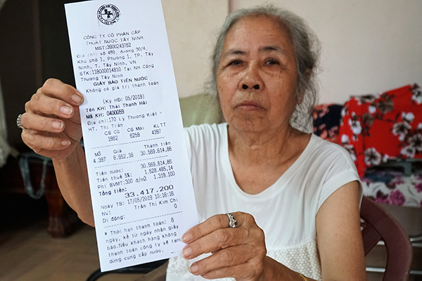 Tháng đầu mùa nóng, tá hoá hóa đơn tiền nước 33 triệu đồng