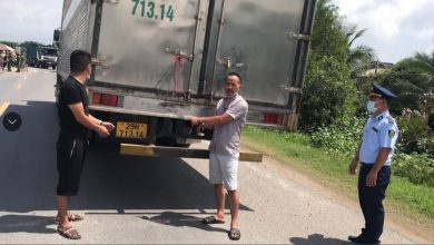 Long An Bat Giu O To Tai Van Chuyen Tren 15 000 Bao Thuoc La Dieu Nhap