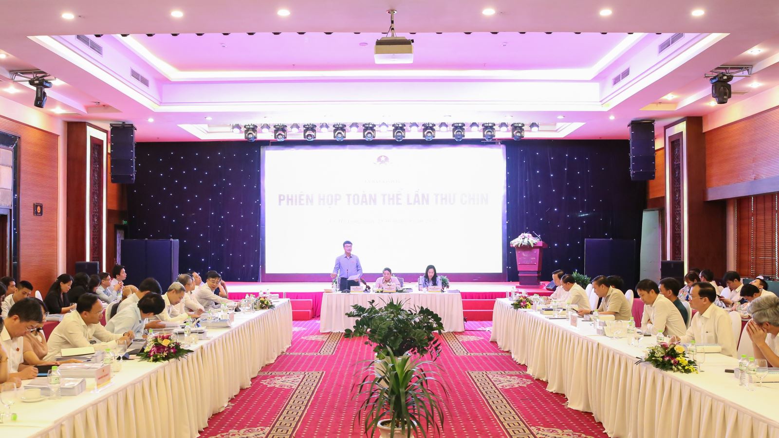 Ủy ban Kinh tế họp phiên toàn thể lần thứ 9. Ảnh: CTTĐT QH