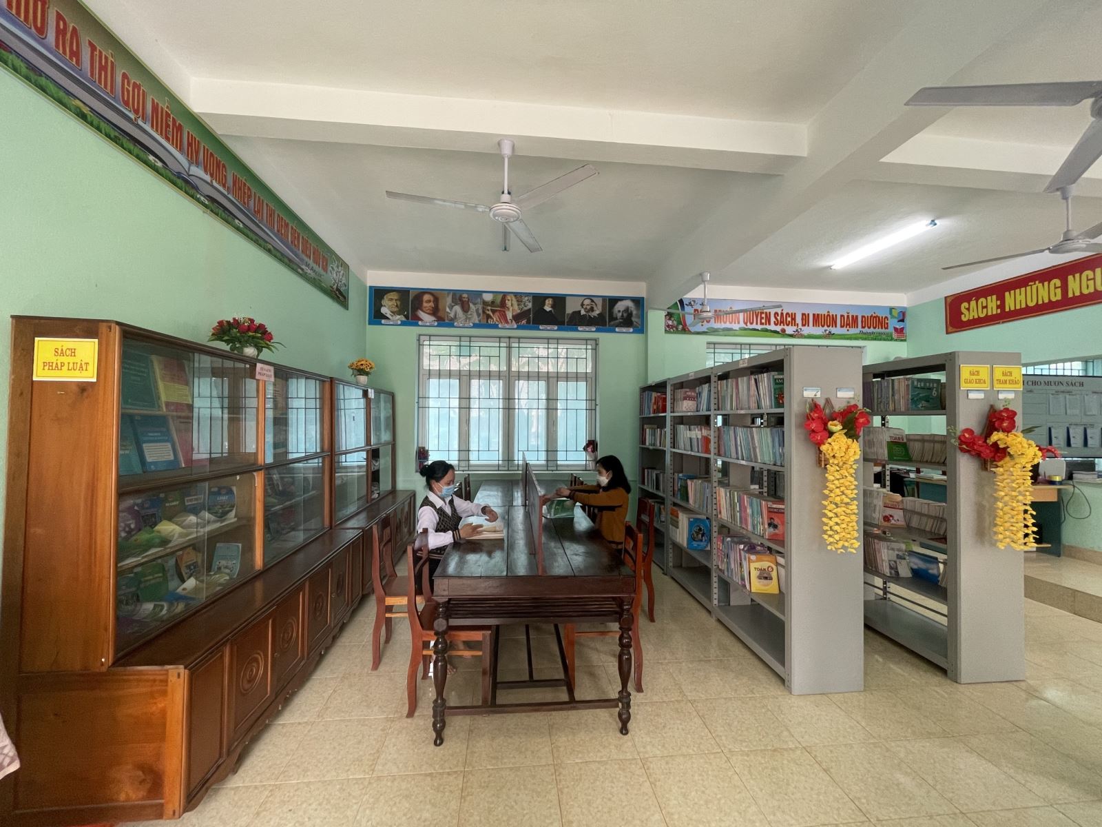 Thư viện trường THCS xã Quảng Thạch
