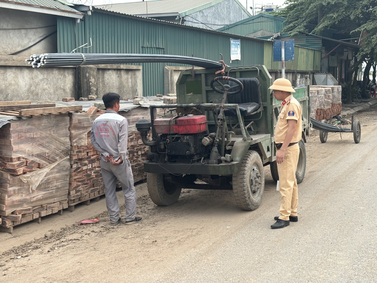 Đội Cảnh sát giao thông - Trật tự, Công an huyện Quốc Oai đã triển khai lực lượng, thực hiện tuần tra, kiểm soát, phát hiện và xử lý các xe tự chế 